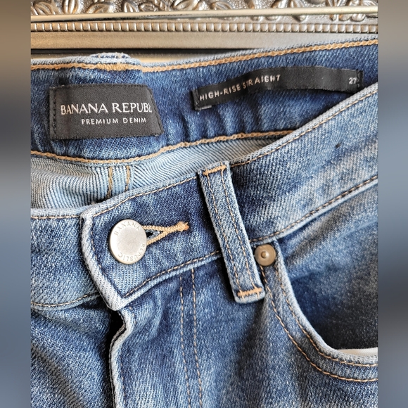 Banana Republic Women's High-rise Straight Jeans.‎ Size 27. - Picture 2 of 3